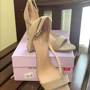 NEVER WORN nude heels